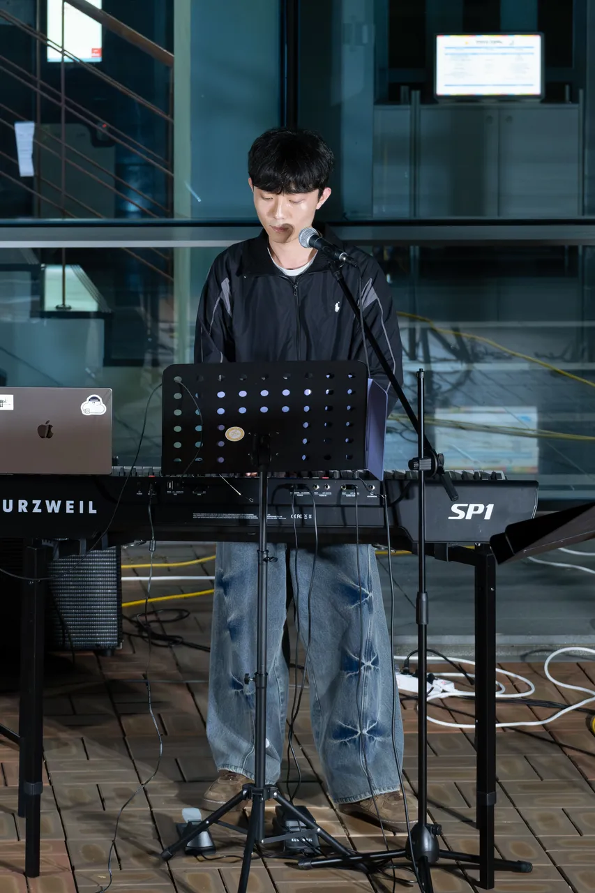 Performing Gravity on keyboard at the 2026 spring joint busking