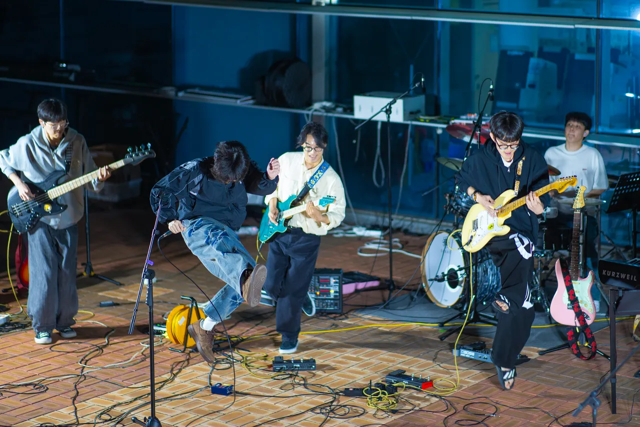 Unplugged performing A Journey to Me at the 2026 spring joint busking